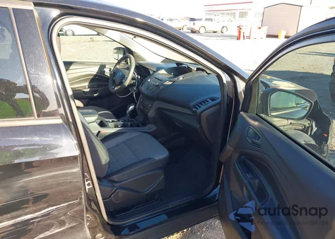 2018 Ford Escape S z USA, uszkodzony, nr VIN 1FMCU0F77JUB03251